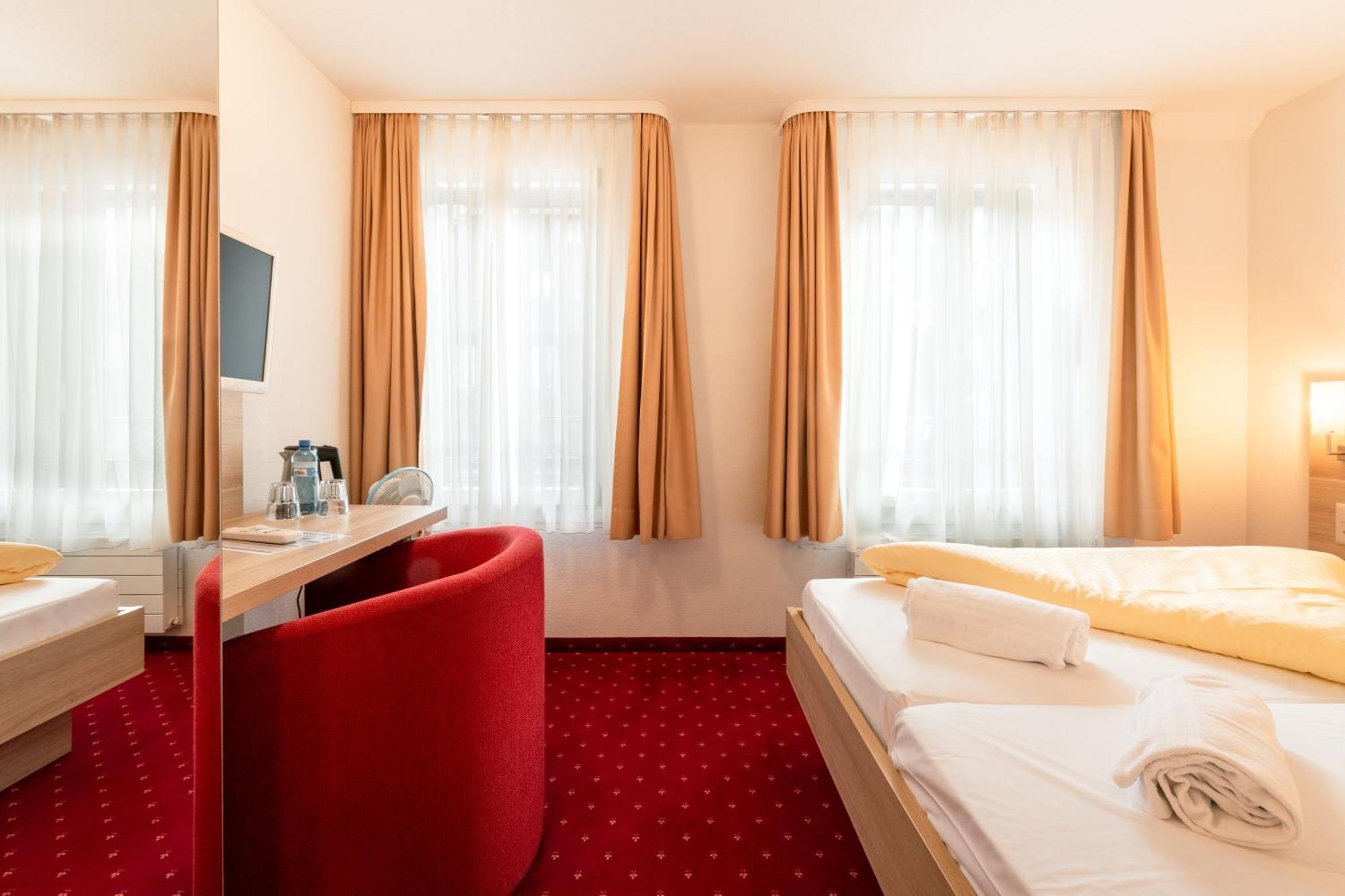 Hotel Kreuz Leissigen Buitenkant foto